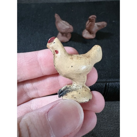 Vintage Rubber Chicken Figurines Primitive Farm Folk Art Style Set 3 Miniatures - Picture 3 of 7